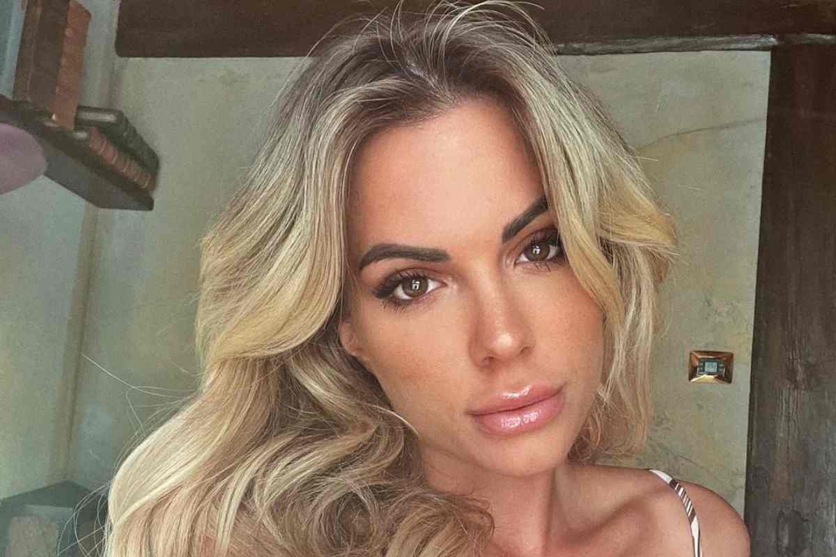 Ludovica Pagani in posa sugli scogli: bikini bollente - ControCalcio.com