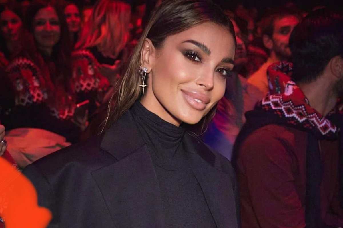 Cristina Buccino primo piano trasparenze
