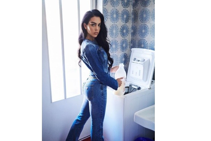 Georgina Rodriguez look jeans aderenti