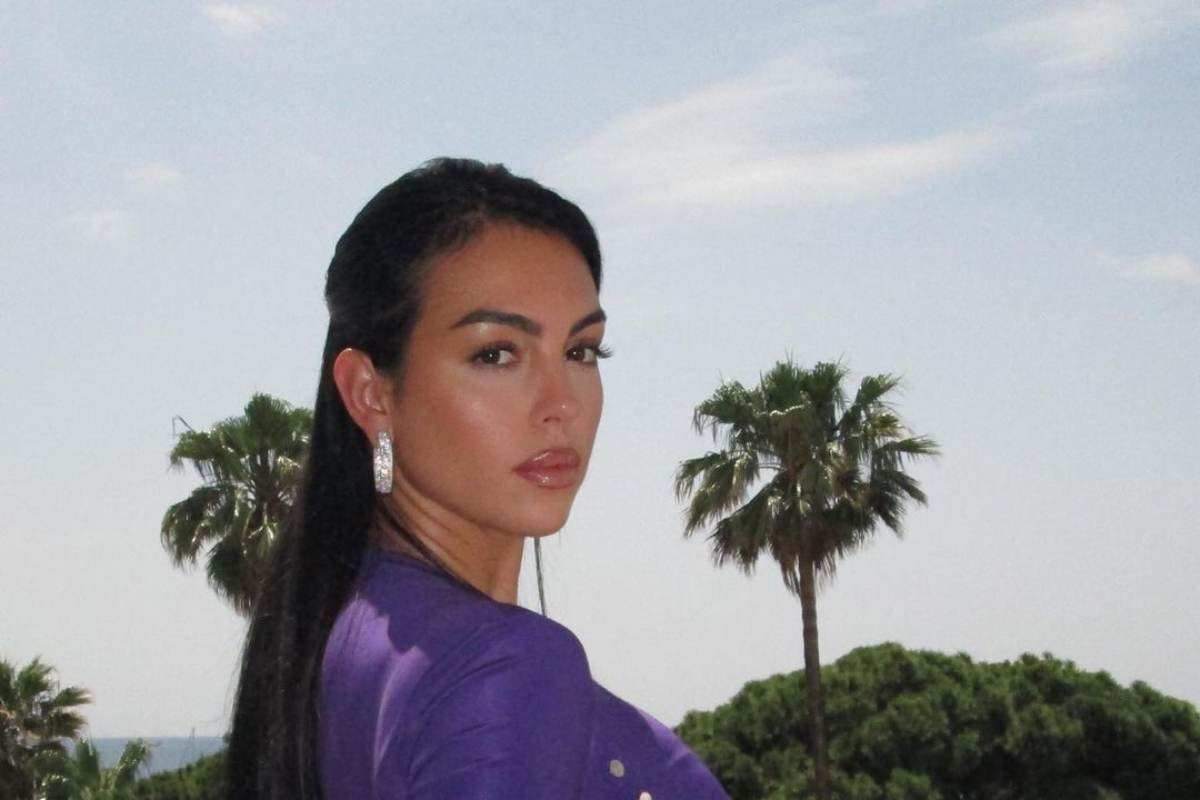Georgina Rodriguez look jeans aderenti
