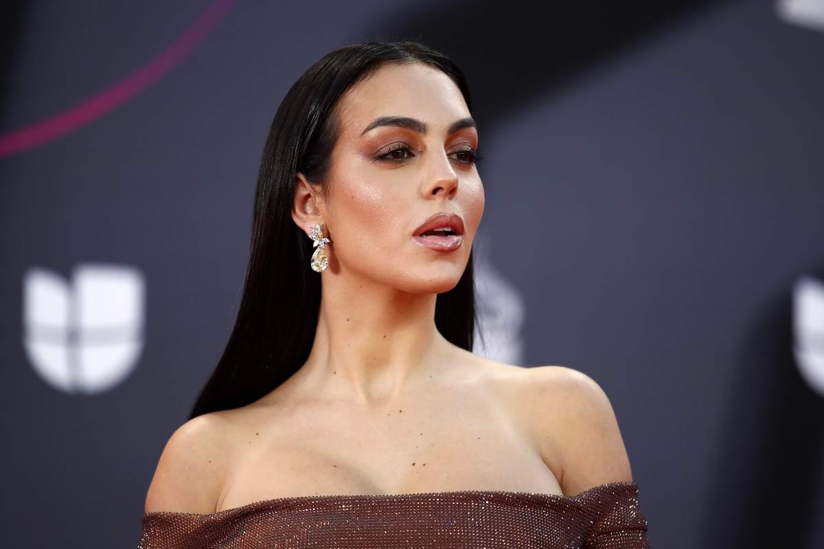 Georgina Rodriguez fa la differenza con jeans attillati e stivali