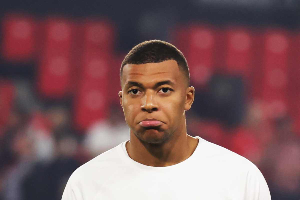 Mbappé costretto a cambiare agente con le regole FIFA