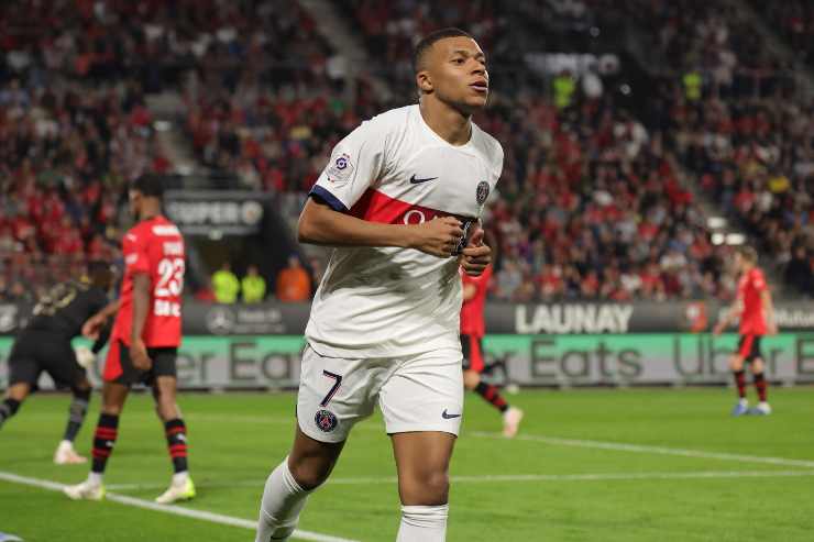Mbappé costretto a cambiare agente con le regole FIFA