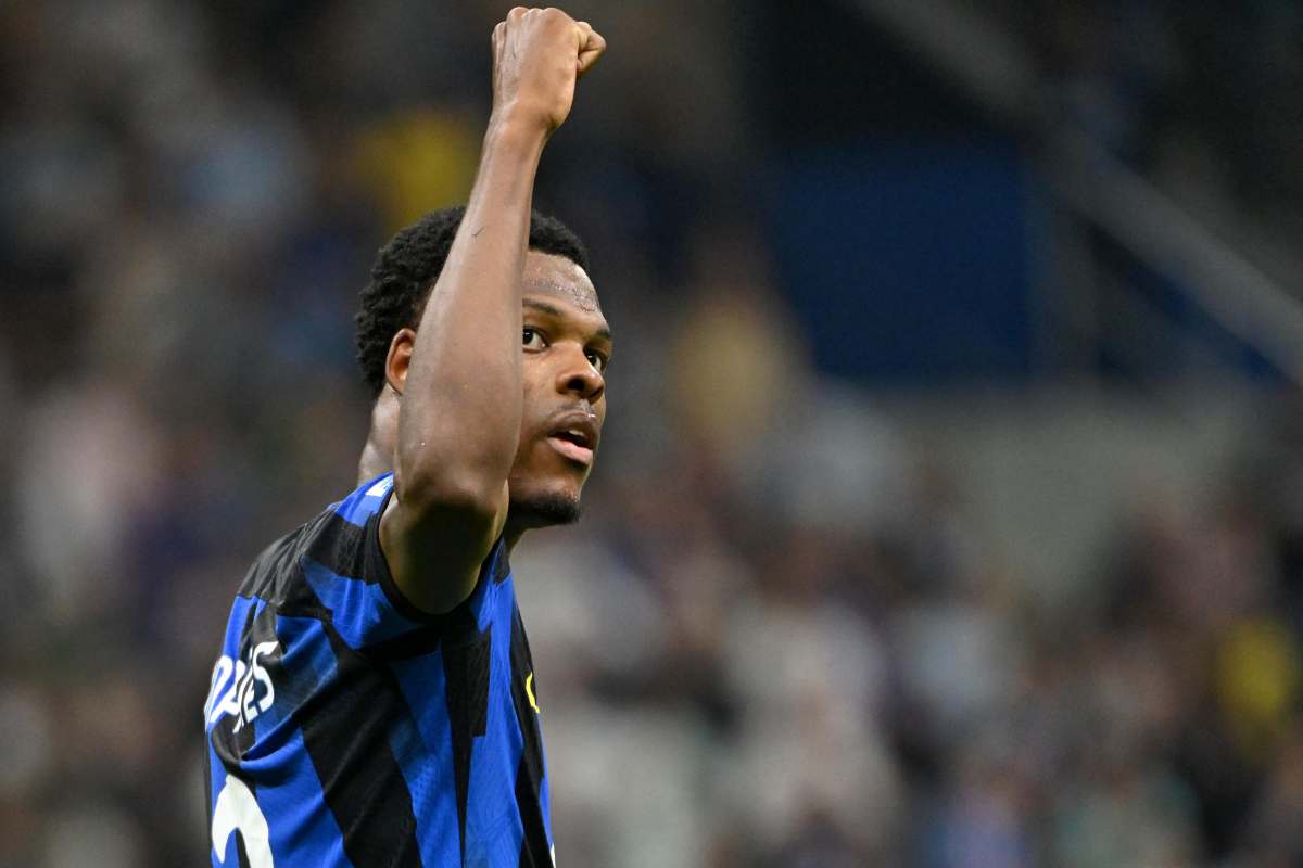 Dumfries addio Inter