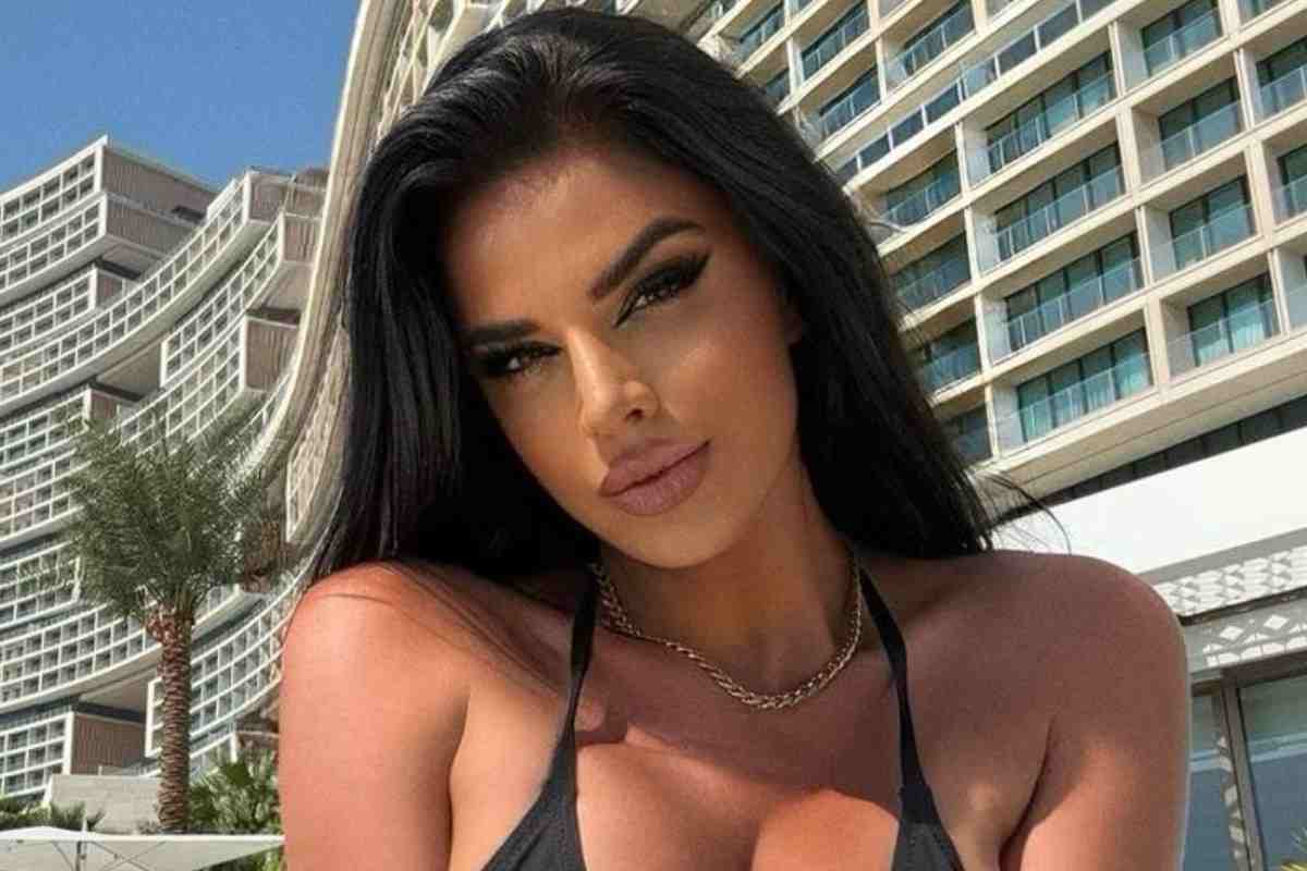 Ivana Knoll, sensualità alle stelle: boom di like