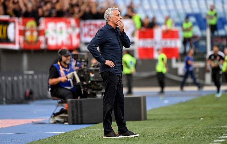 Attacco a Mourinho: "Gioco noioso, se ne andrà"