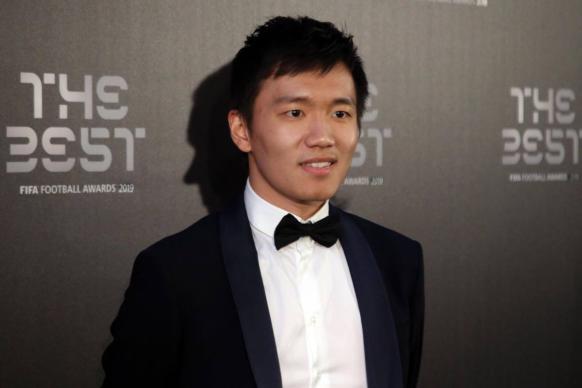 Zhang resta e vende due big