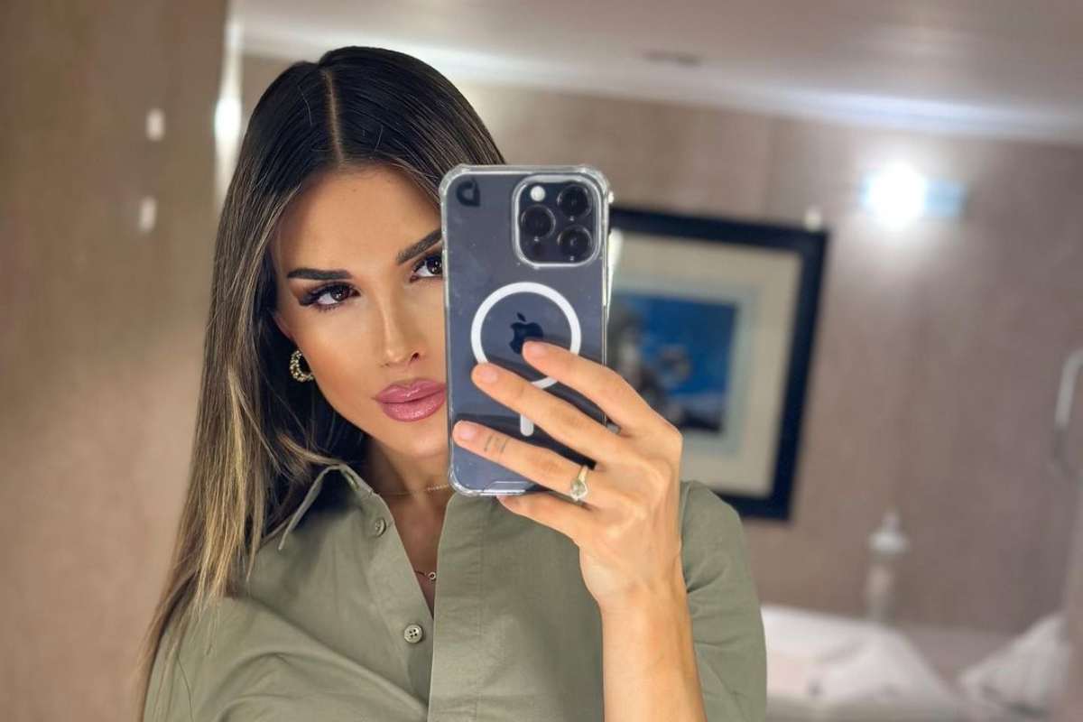 Agustina Gandolfo, scatti spaziali su Instagram