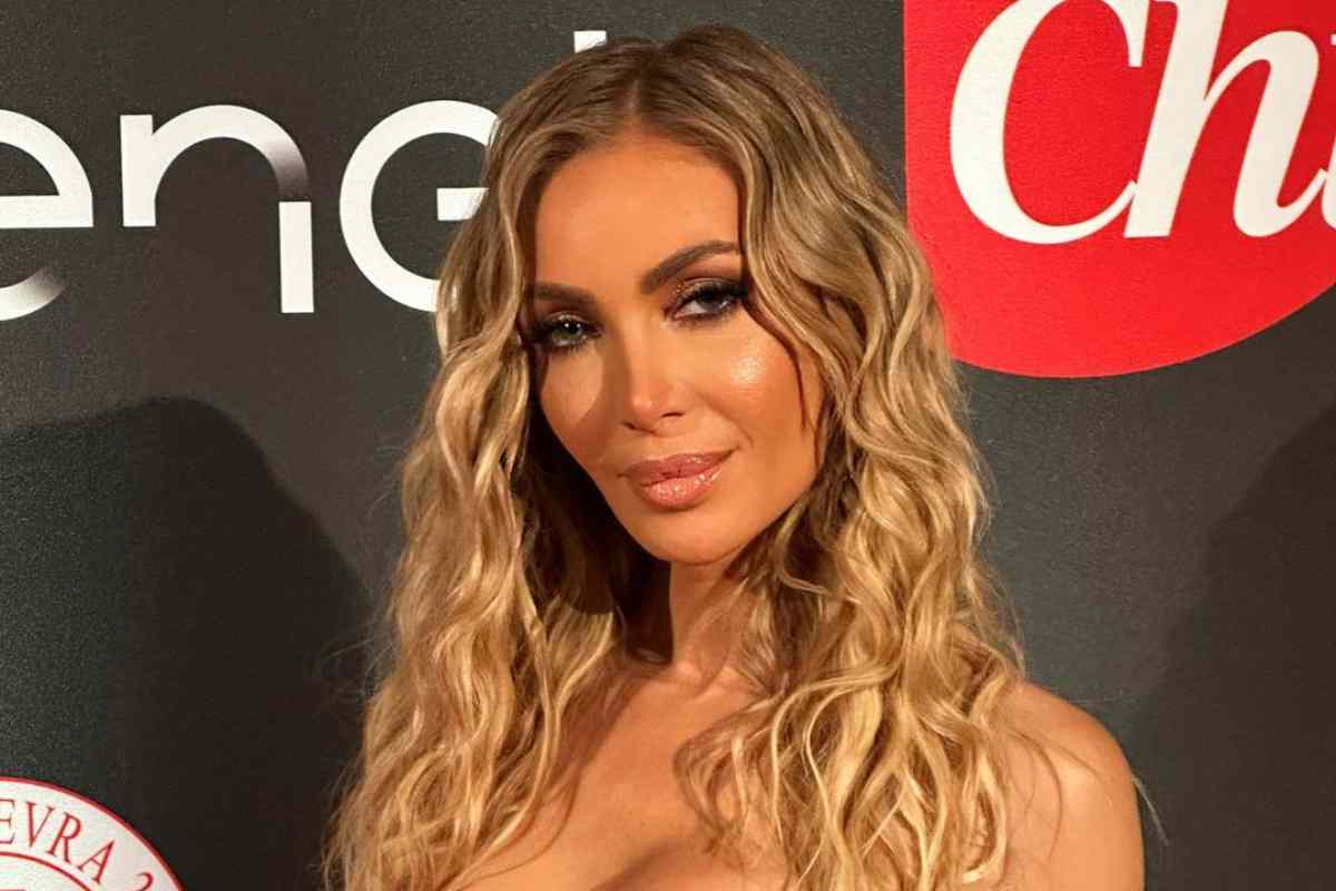 Laura Cremaschi primo piano trasparenze lato A