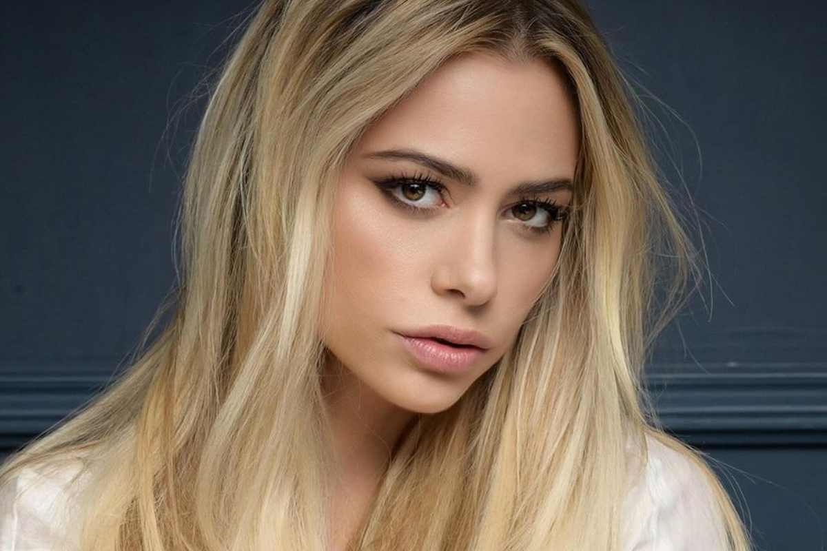 Martina Stella, single e sexy: la foto a letto è da urlo