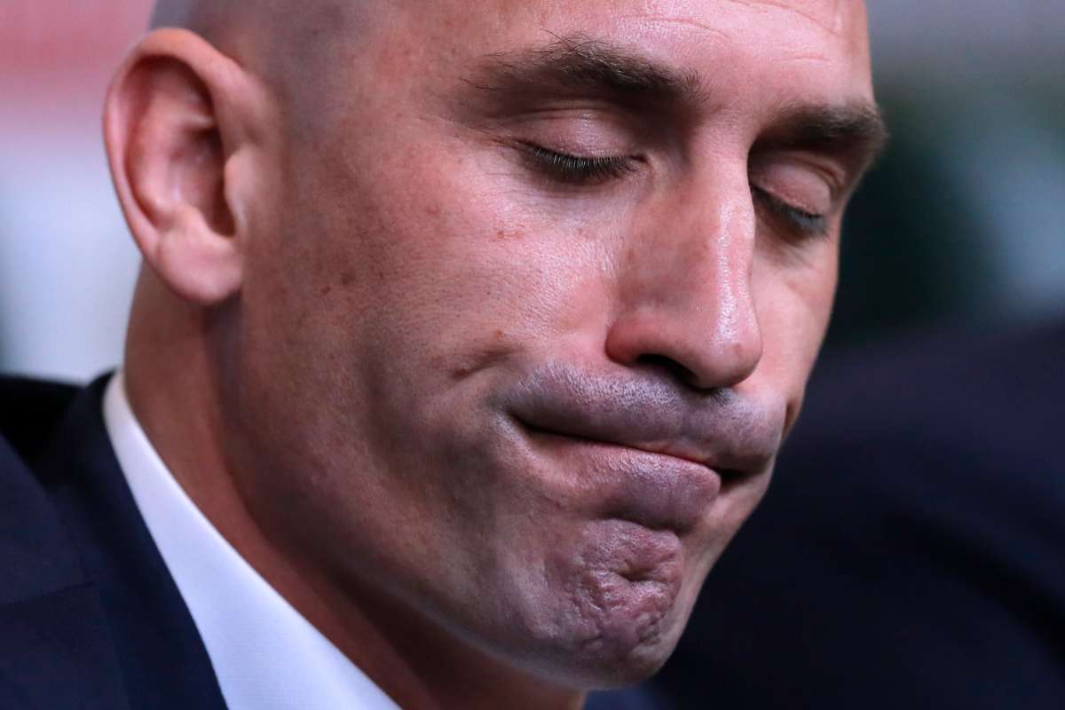 Federcalcio, presidente nei guai