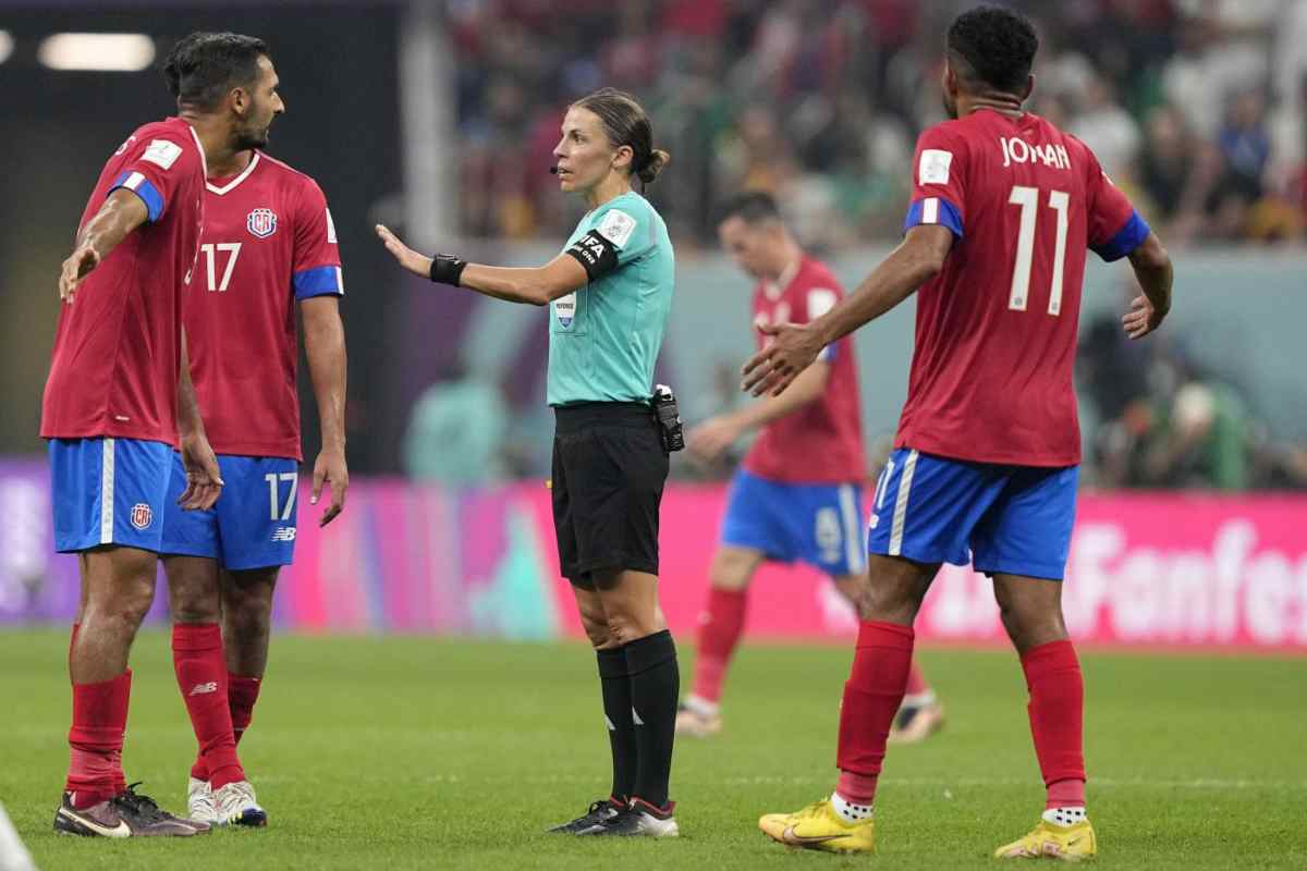 Aggressione all'arbitro donna Stephanie Frappart, scortata dalla Polizia