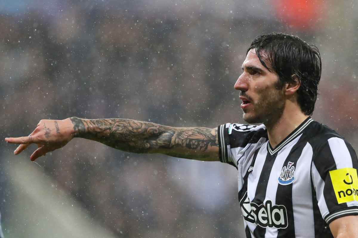 Tonali in campo con il Newcastle