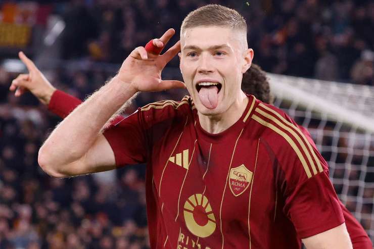 Artem Dovbyk esulta