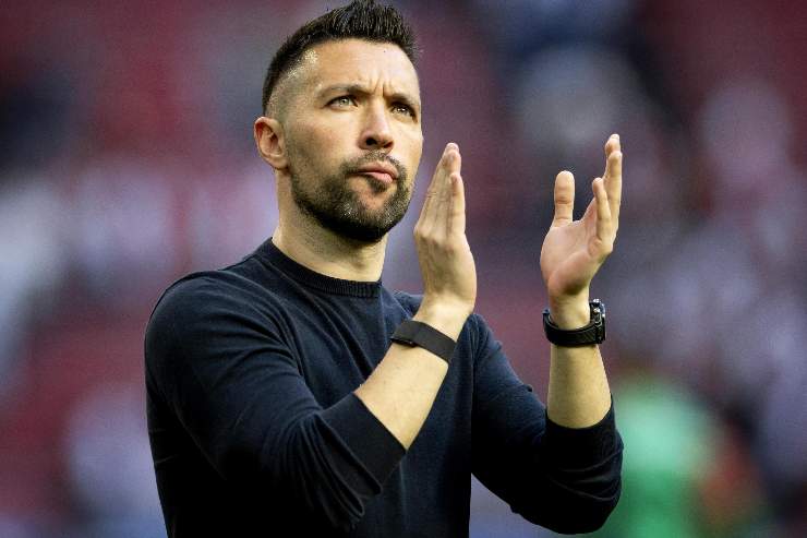 Francesco Farioli applaude