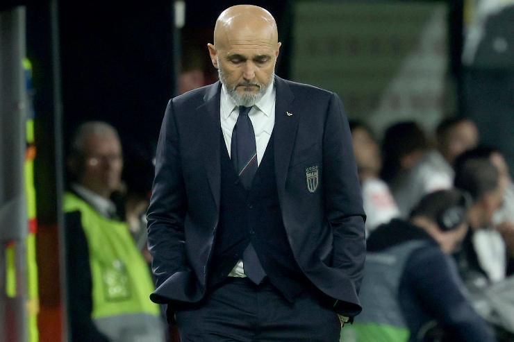 Luciano Spalletti a testa bassa