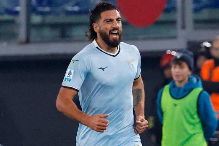 Samuel Gigot esulta dopo un gol