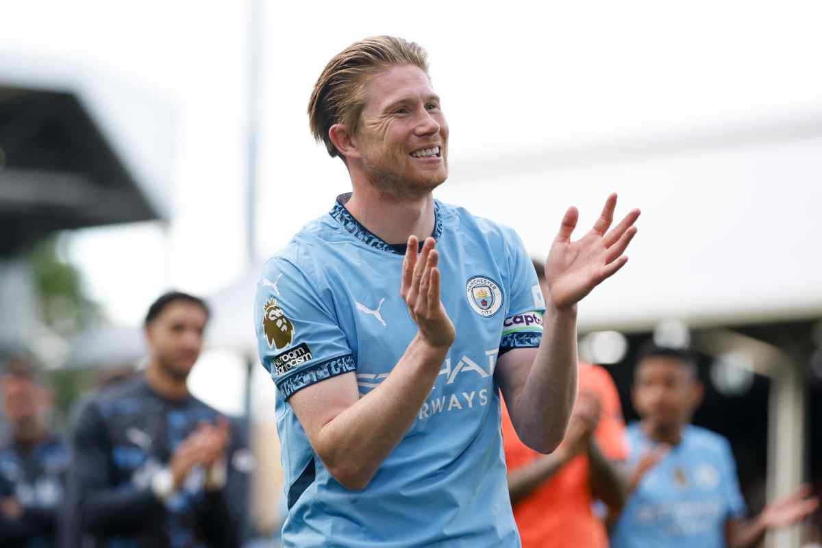 De Bruyne sorride