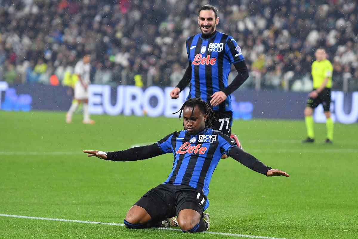 Ademola Lookman esulta
