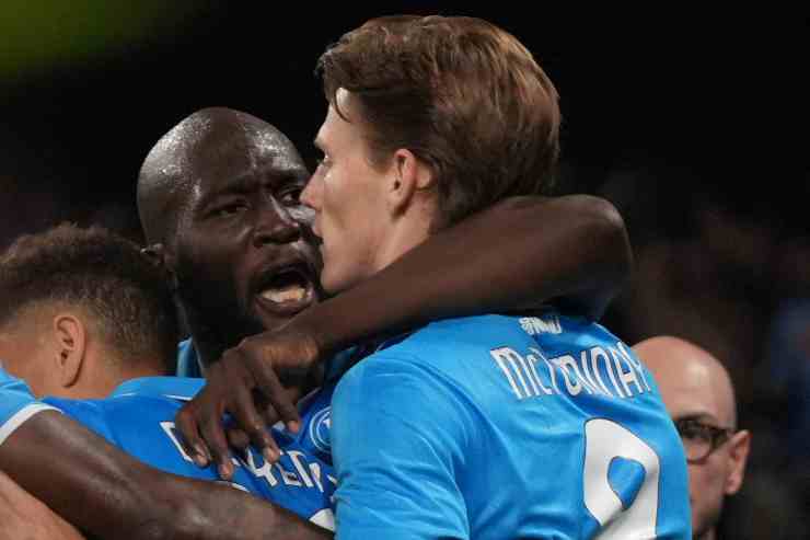 I calciatori del Napoli esultano dopo un gol