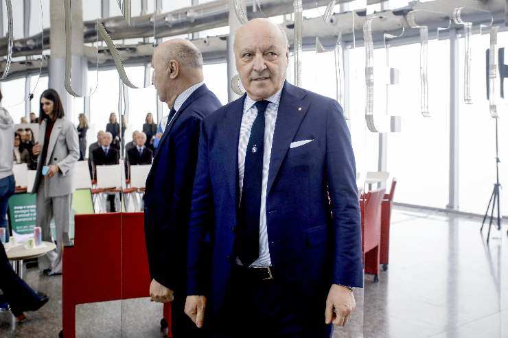 Giuseppe Marotta sorride
