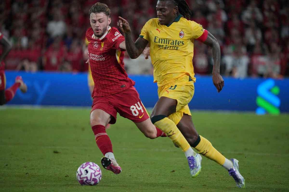 Rafa Leao in azione contro il Liverpool
