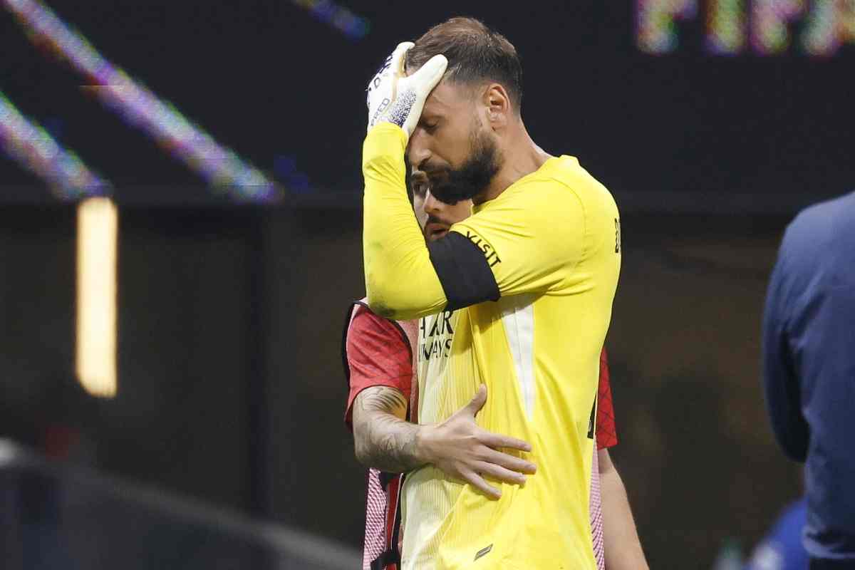 Gianluigi Donnarumma con le mani nei capelli