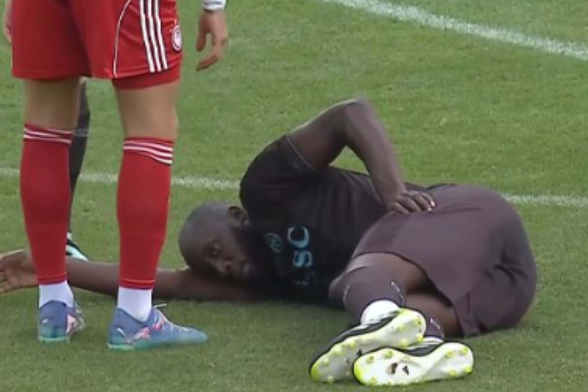 Il momento dell'incidente a Romelu Lukaku