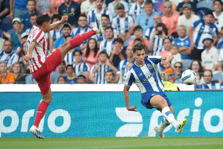Molina dell'Atletico Madrid mentre affronta il Porto