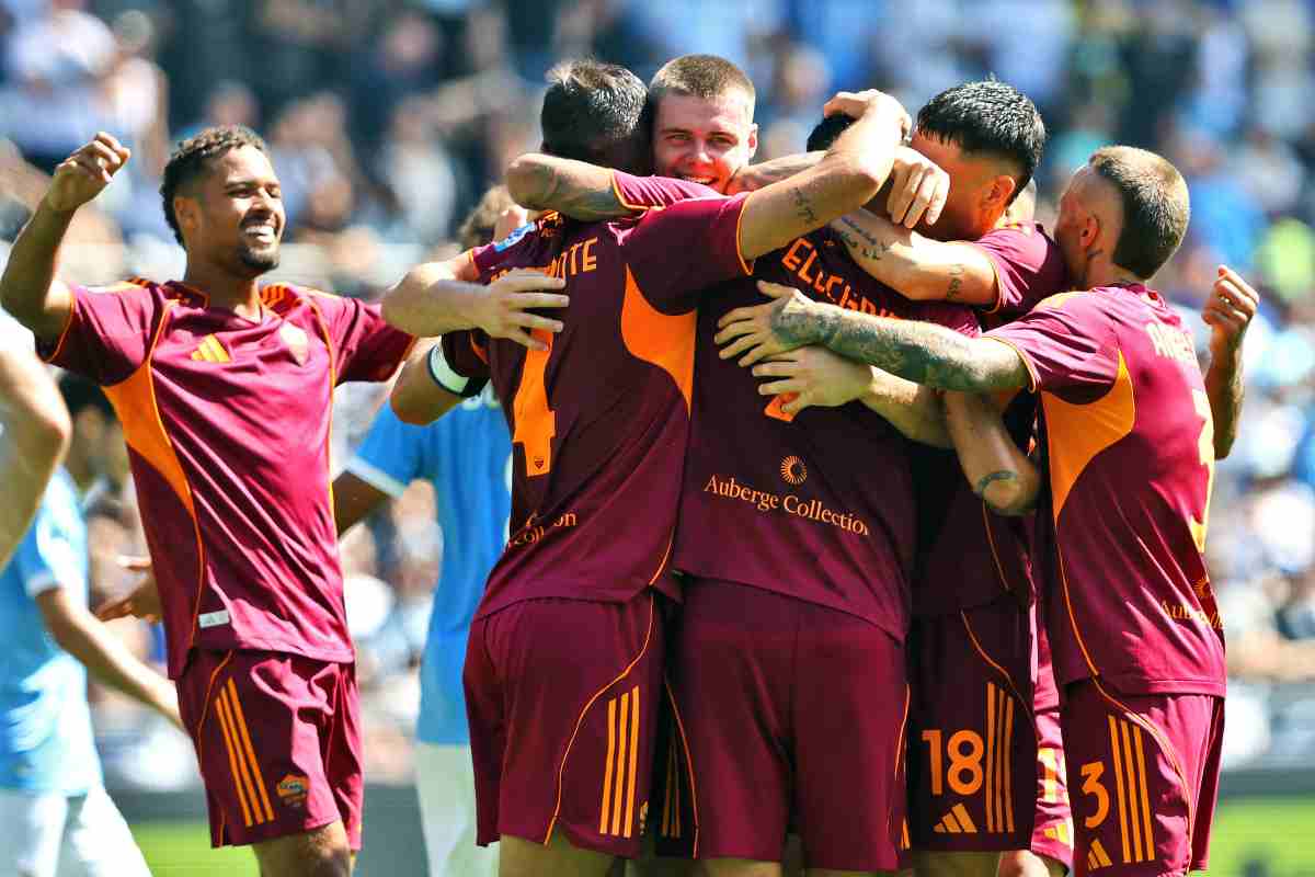 I calciatori della Roma esultano dopo un gol