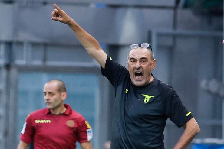 Maurizio Sarri dà indicazioni urlando