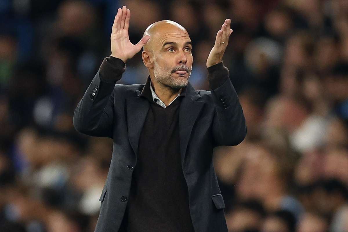 Pep Guardiola applaude