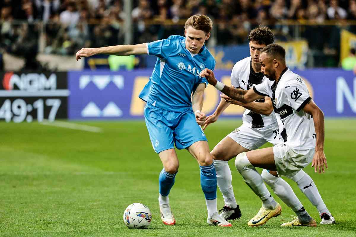 Scott McTominay in azione con la maglia del Napoli