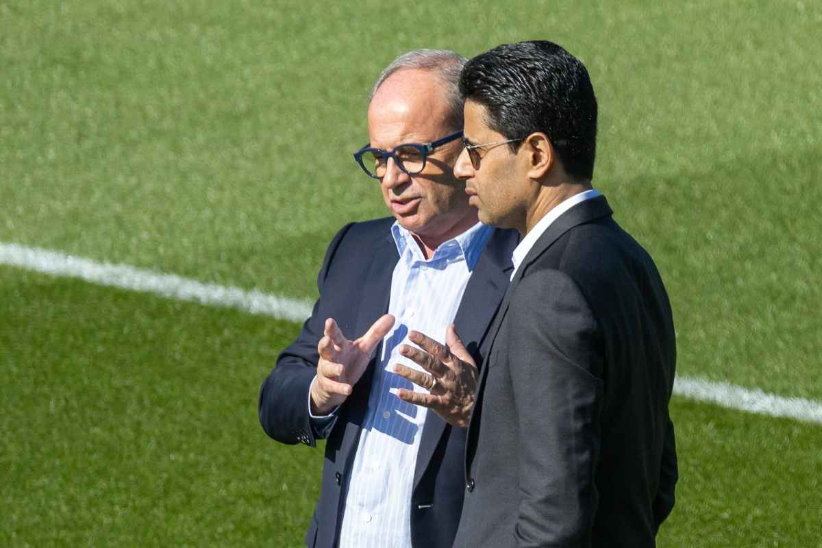 Nasser Al Khelaifi mentre parla prima di un allenamento