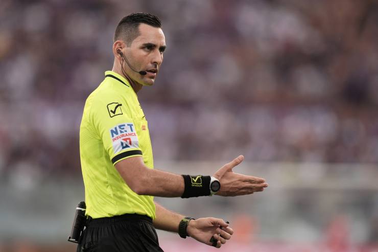 Arbitro Colombo in campo
