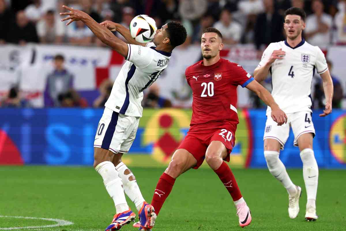 Sergej Milinkovic Savic mentre gioca con la sua nazionale