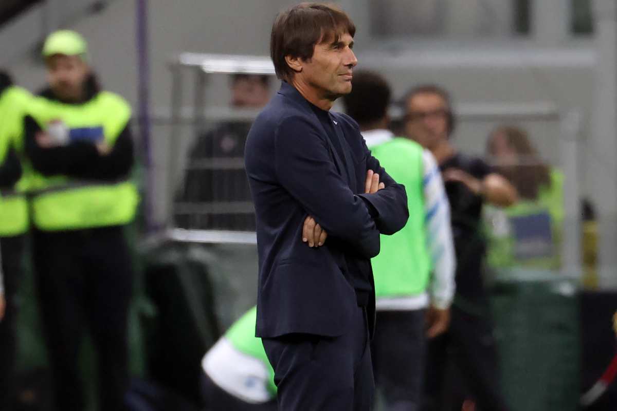 Antonio Conte pensieroso