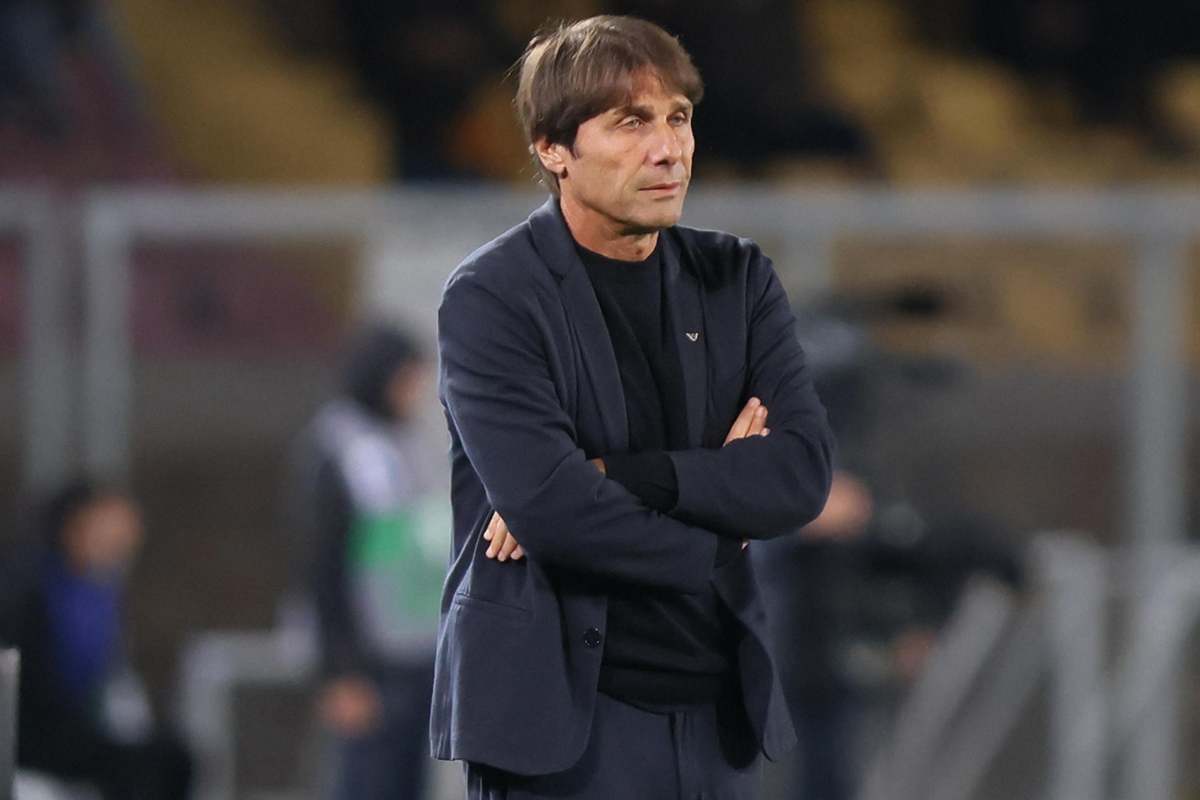 Antonio Conte guarda perplesso