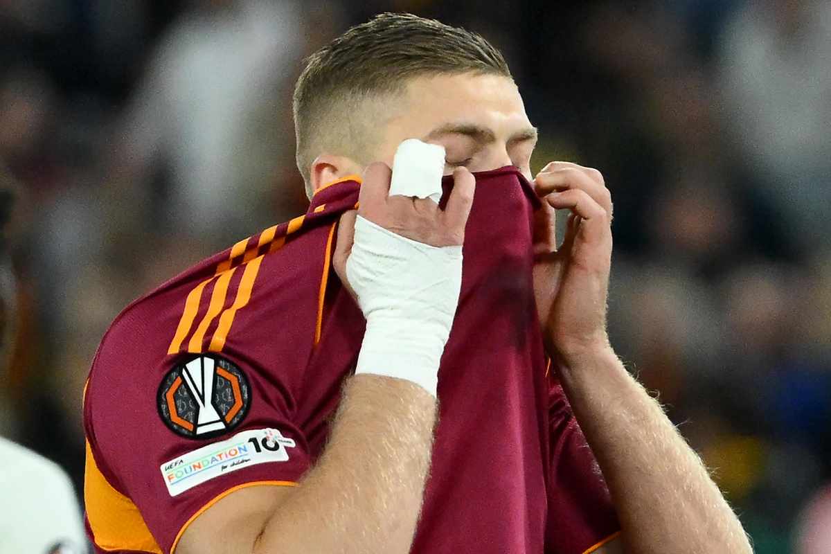 Artem Dovbyk si dispera per il rigore sbagliato