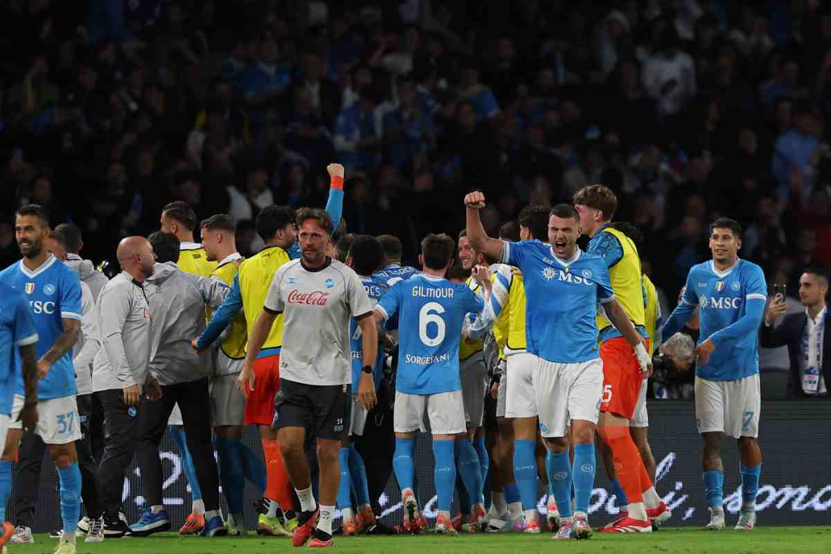 I calciatori del Napoli esultano a fine gara