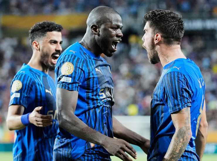 Koulibaly esulta dopo una rete
