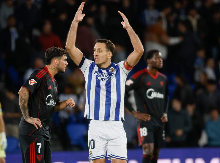 Oyarzabal con la maglia della Real Sociedad