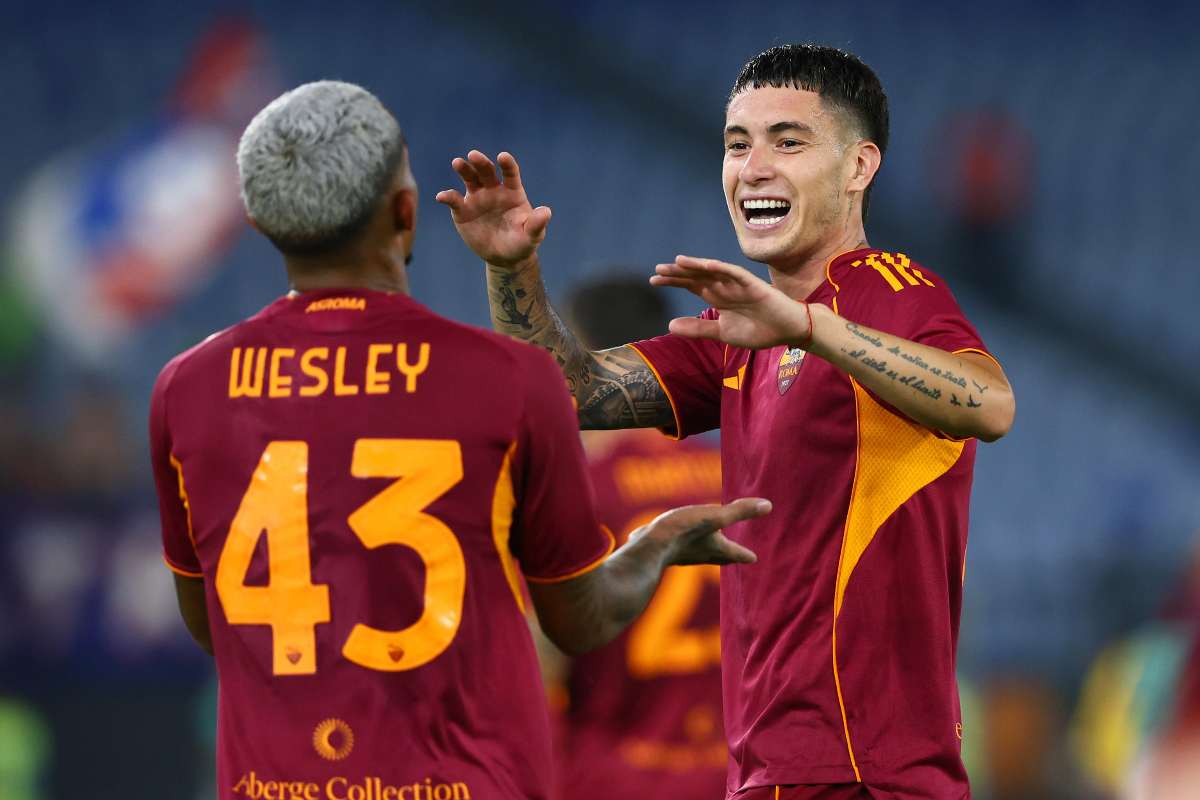 I calciatori della Roma esultano dopo un gol