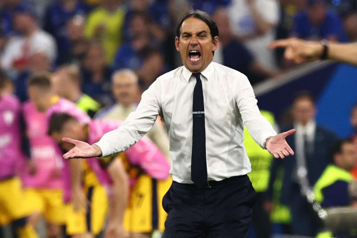 Simone Inzaghi urla in panchina