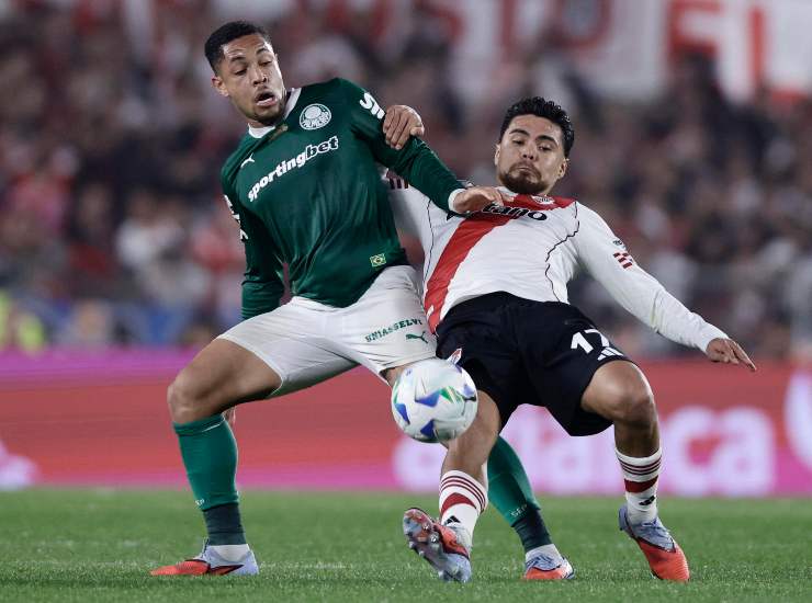 Vitor Roque contro il River