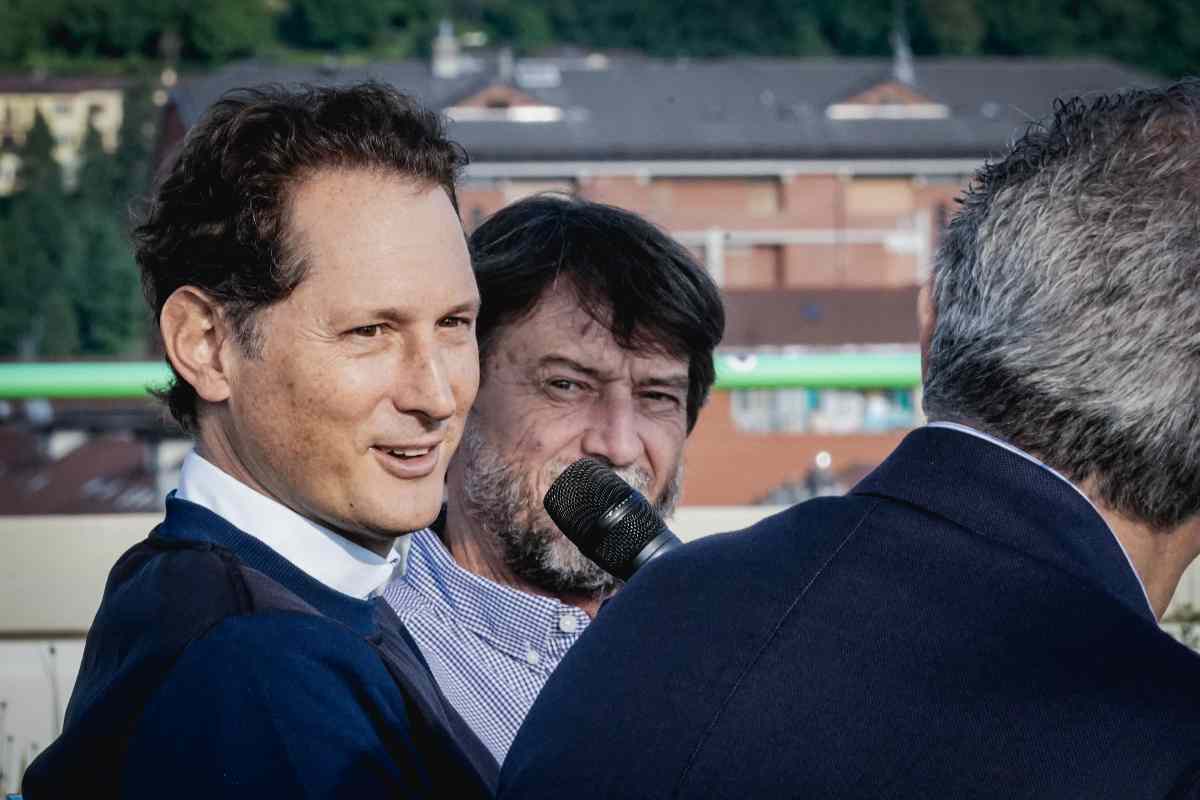 John Elkann durante una conferenza a Torino