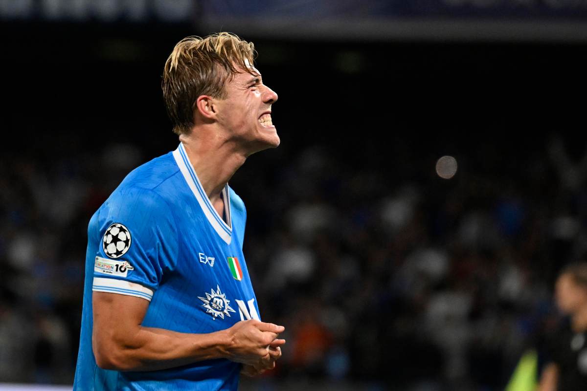 L'attaccante del Napoli Hojlund mentre esulta al gol