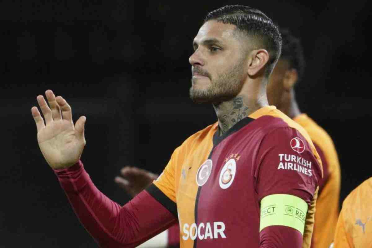 Icardi con la fascia da capitano