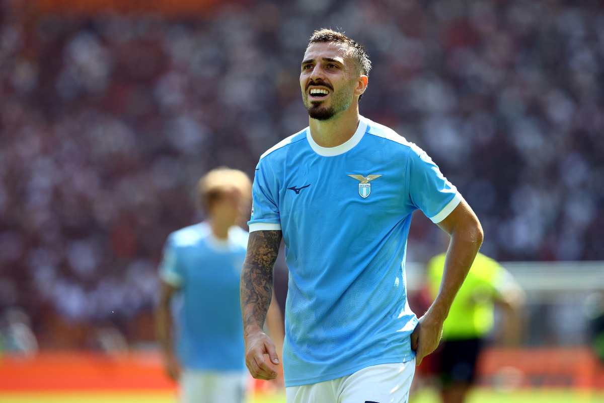 Mario Gila durante una gara di campionato con la Lazio