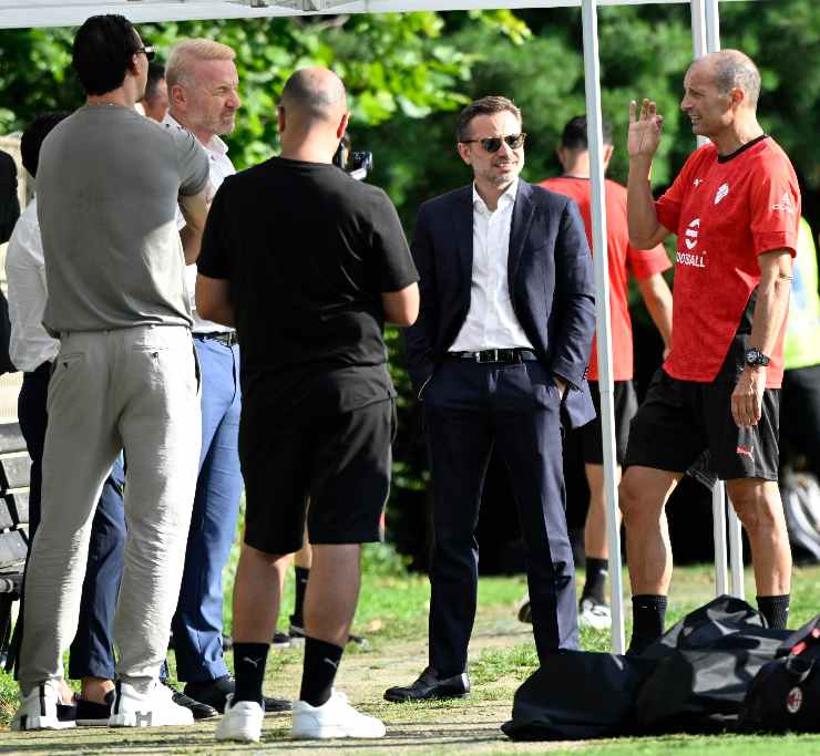 Ibrahimovic, Allegri, Furlan e Tare mentre parlano di mercato a Milanello
